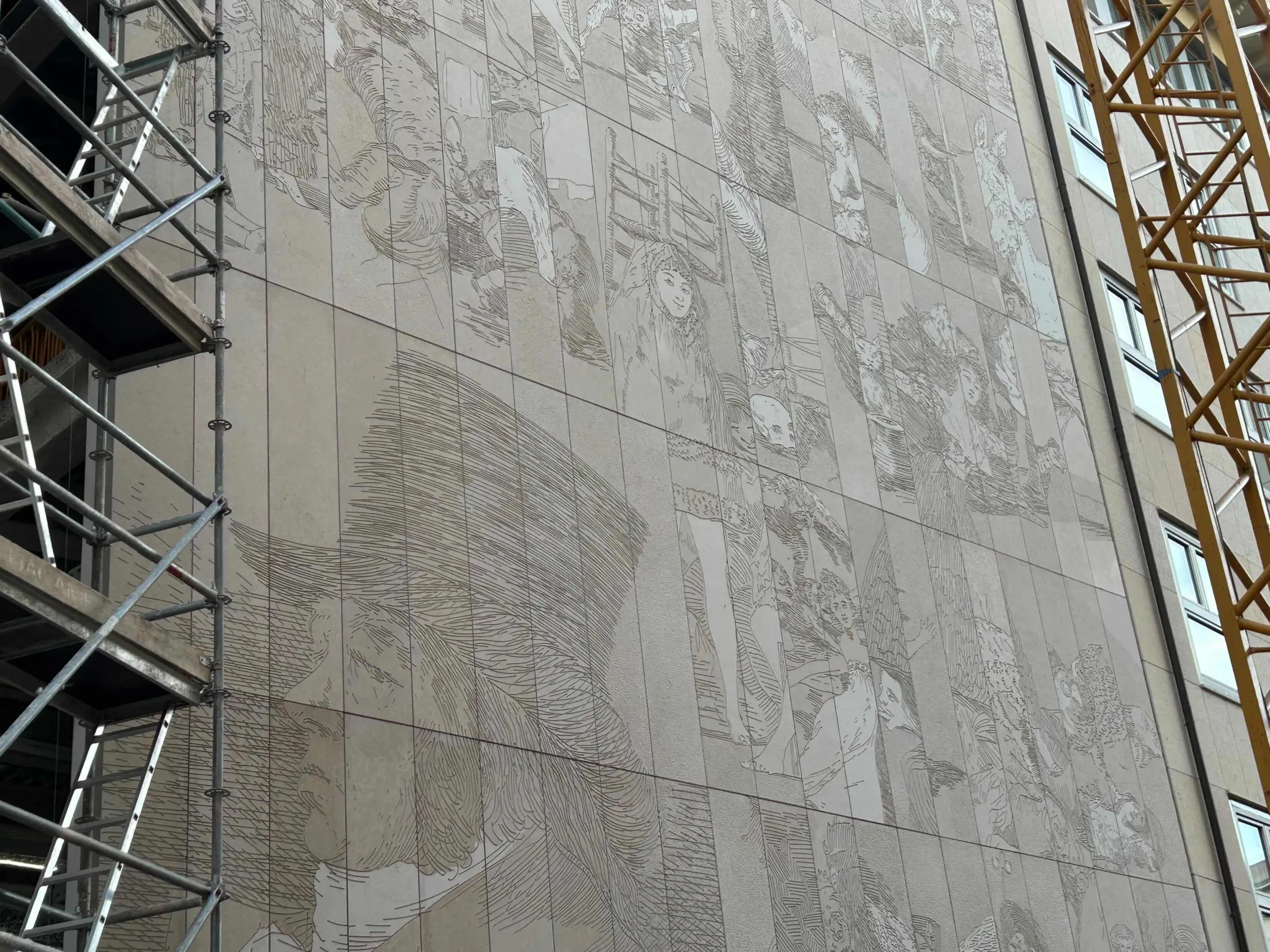 Fachada de piedra del nuevo acceso del Museo Goya en la calle Santiago de Zaragoza, junto a la plaza del Pilar